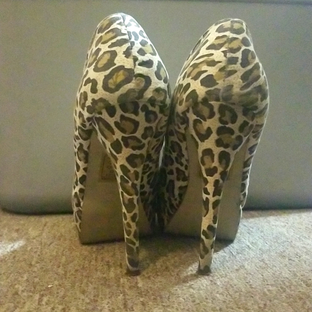 Leopard Platform Heels - Picture 4 of 9